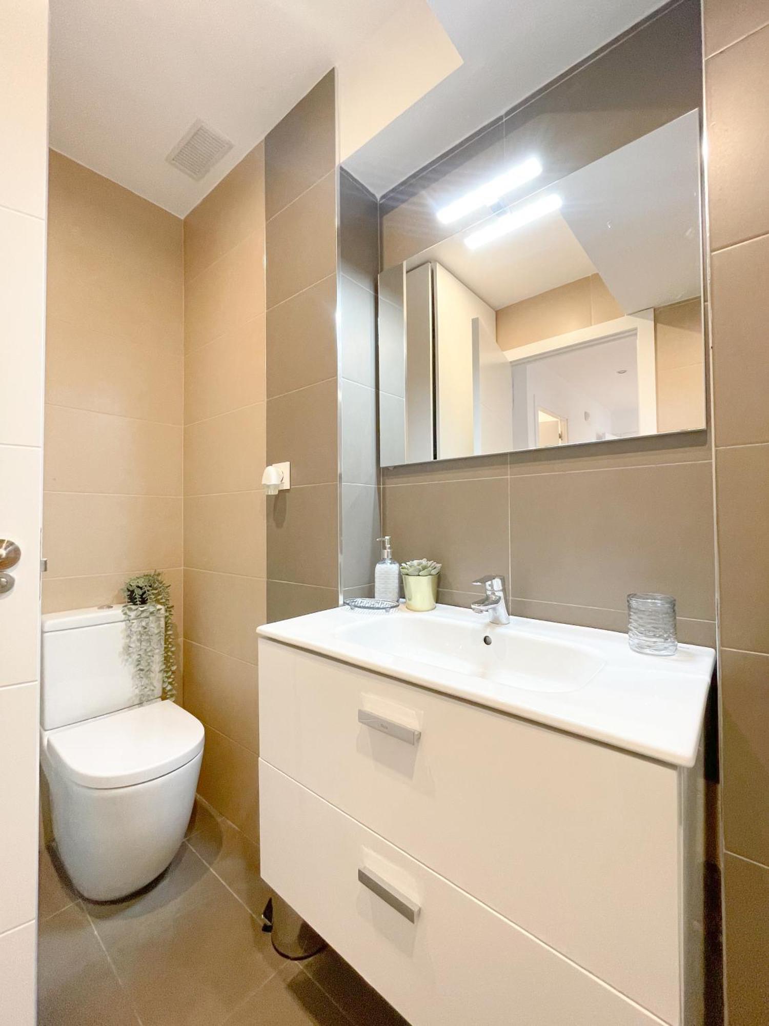 Moderno Apartamento Plz De La Merced Malaga Bagian luar foto