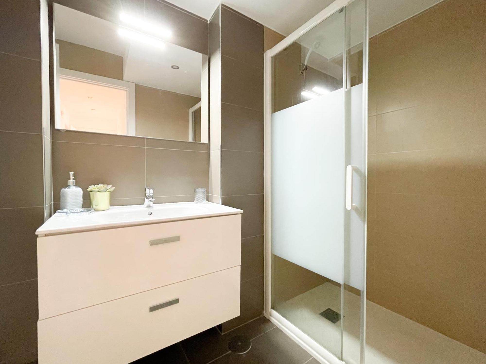 Moderno Apartamento Plz De La Merced Malaga Bagian luar foto